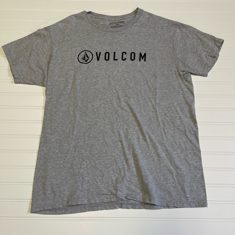 Large Volcom Tee. Grey.